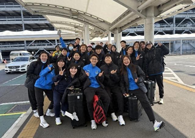 武汉女足赴日参战，王霜晒照：亚冠之旅启程。